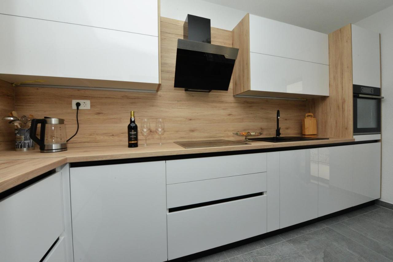 Apartmani Ivan Kaštela Esterno foto
