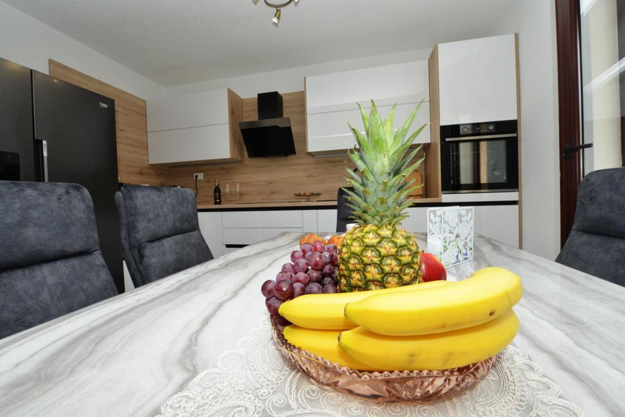 Apartmani Ivan Kaštela Esterno foto