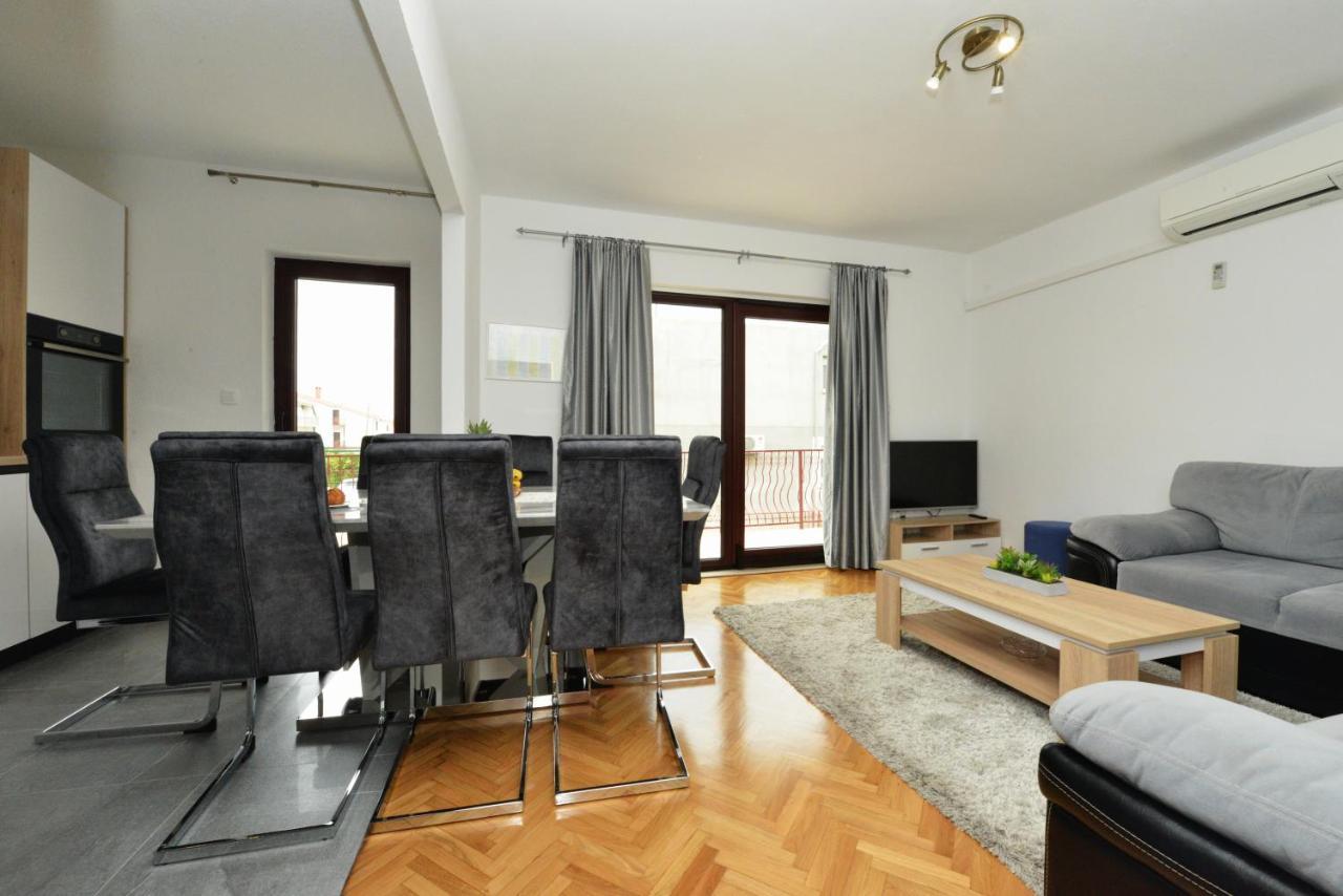 Apartmani Ivan Kaštela Esterno foto