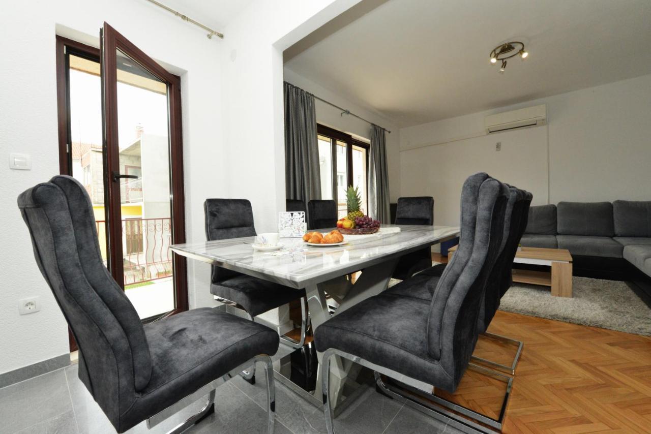 Apartmani Ivan Kaštela Esterno foto