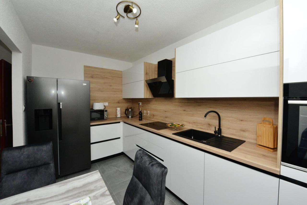 Apartmani Ivan Kaštela Esterno foto