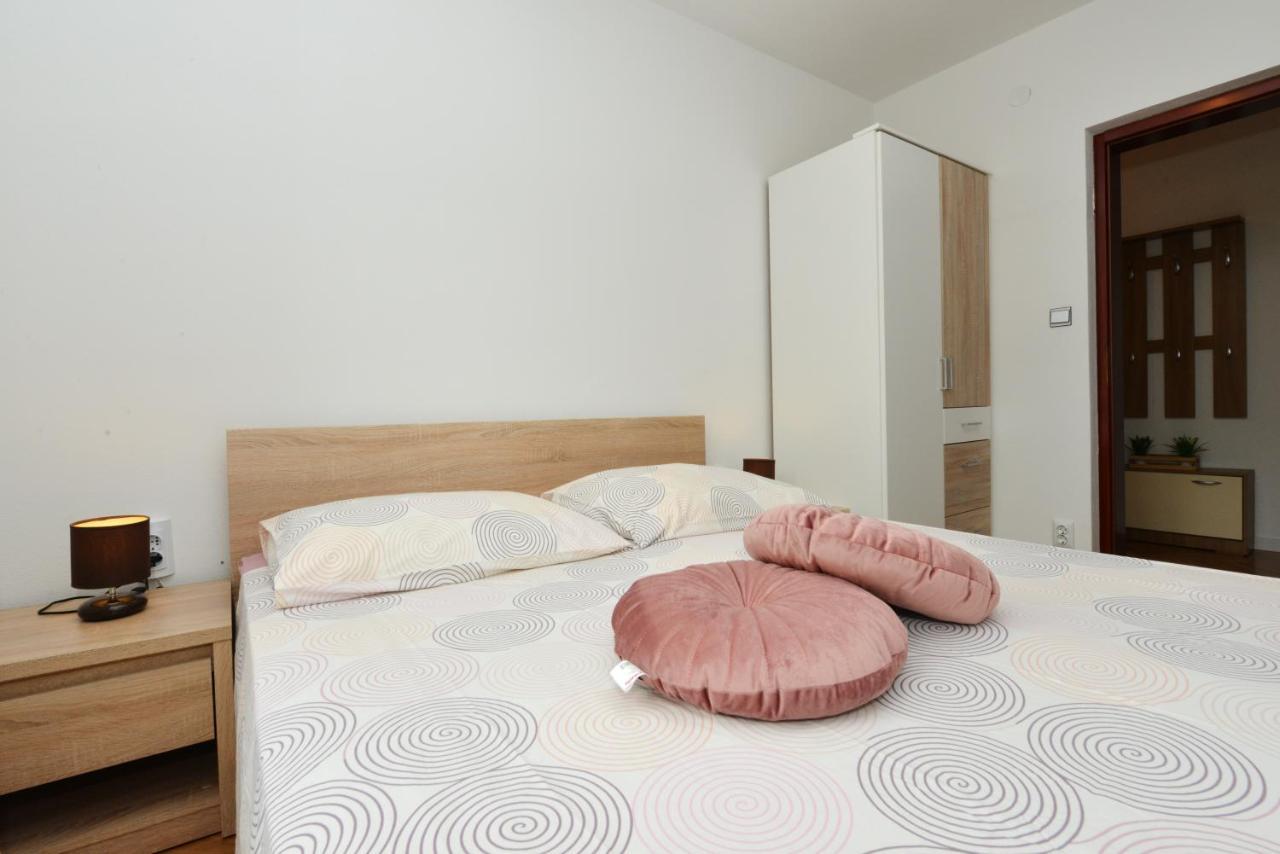 Apartmani Ivan Kaštela Esterno foto