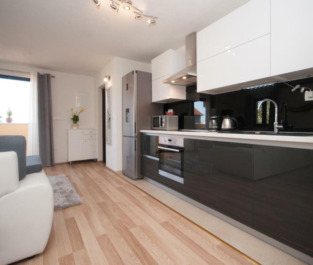 Apartmani Ivan Kaštela Esterno foto