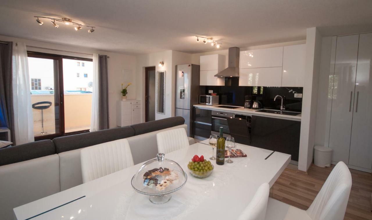 Apartmani Ivan Kaštela Esterno foto
