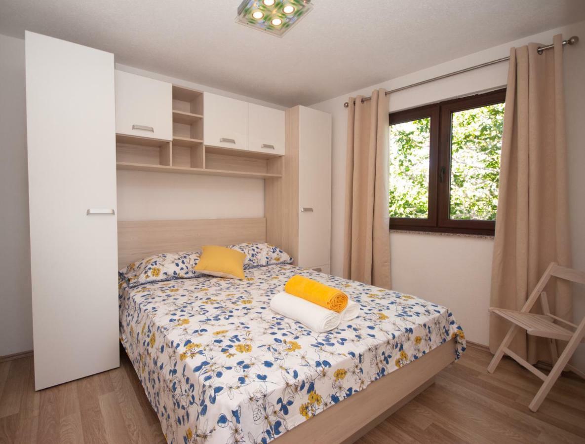 Apartmani Ivan Kaštela Esterno foto